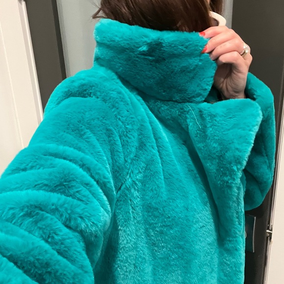 Teal faux fur coat; size Medium - Picture 2 of 4